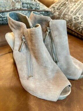Franco Sarto Grey Suede Open Toe Booties – Women’s Size 7